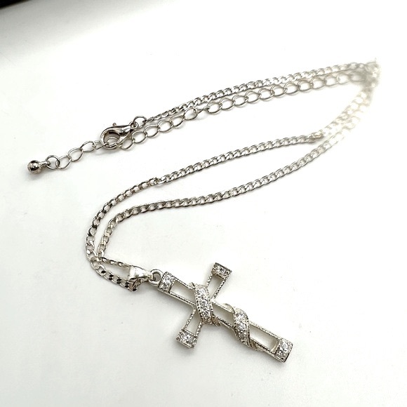 Vintage Silver Cross Pendant Necklace - Picture 10 of 10